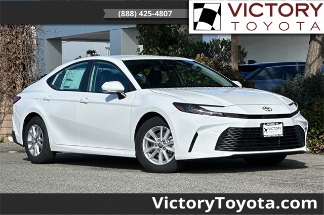 2026 Toyota Camry LE's photo