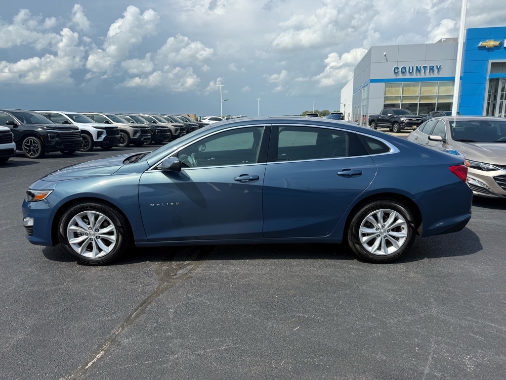 2024 Chevrolet Malibu 1LT photo 2