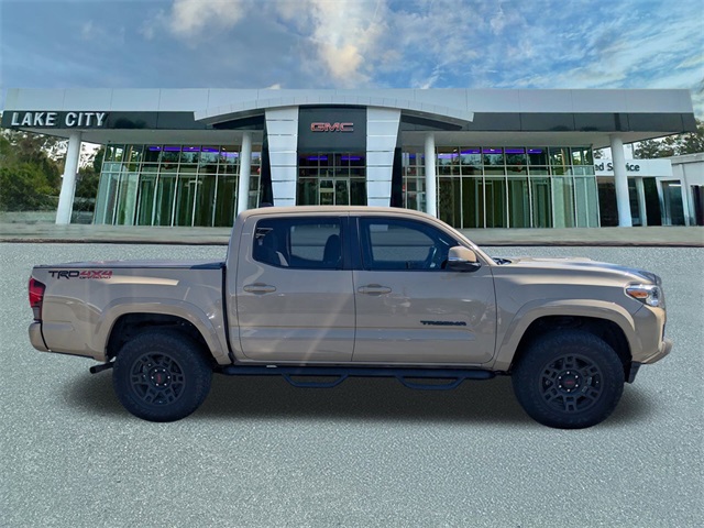 2018 Toyota Tacoma SR5 TRD Sport photo 2