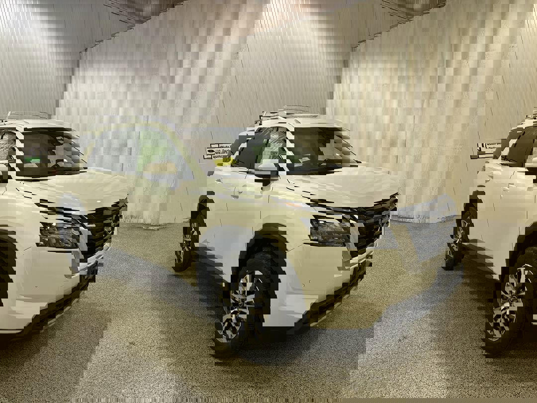 2025 Nissan Pathfinder SL's photo