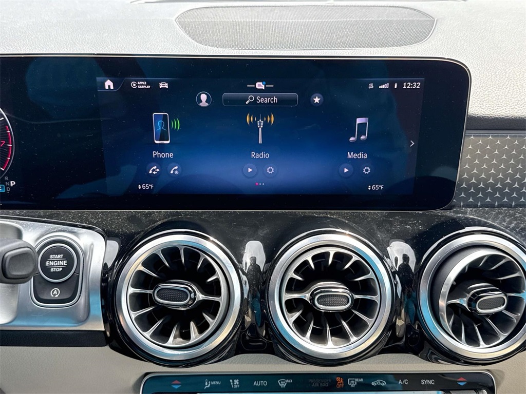 2025 Mercedes Benz GLB 250 photo 24