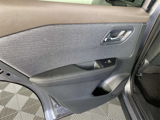 2022 Nissan Rogue SV photo 23