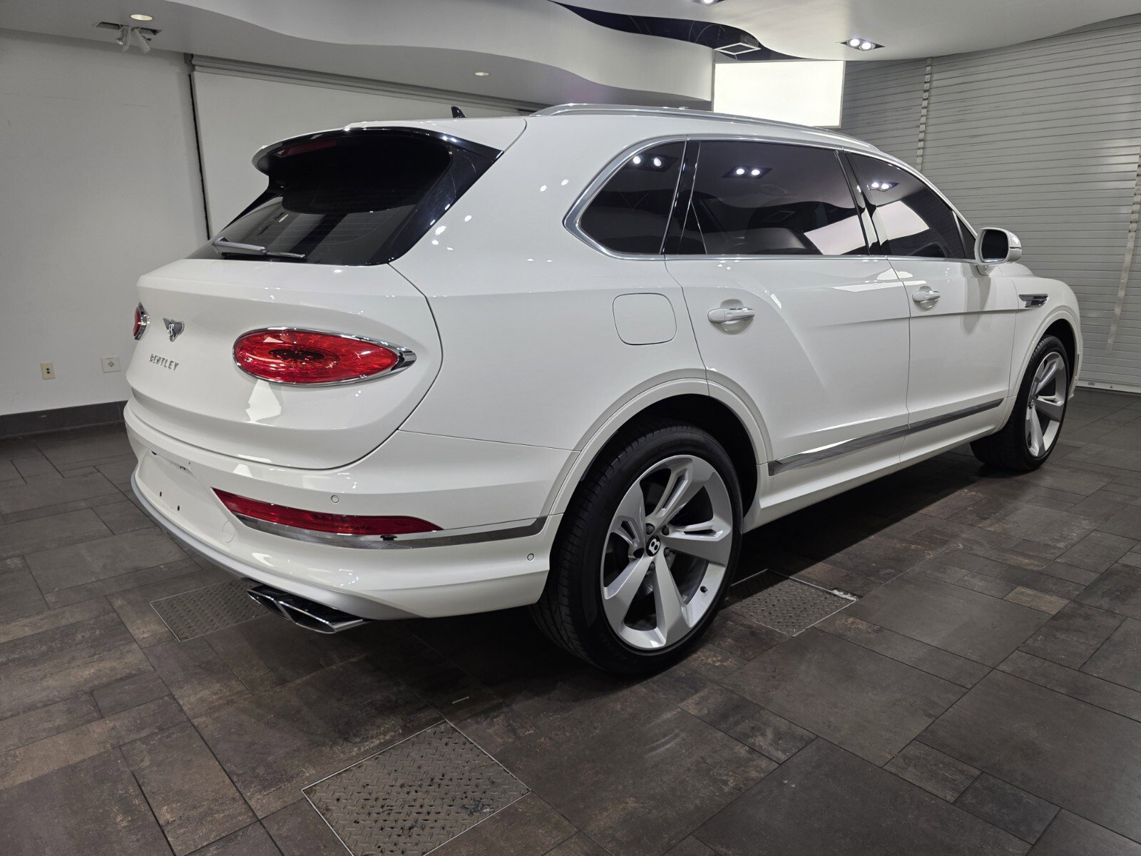 2023 Bentley Bentayga EWB Azure Mulliner photo 24