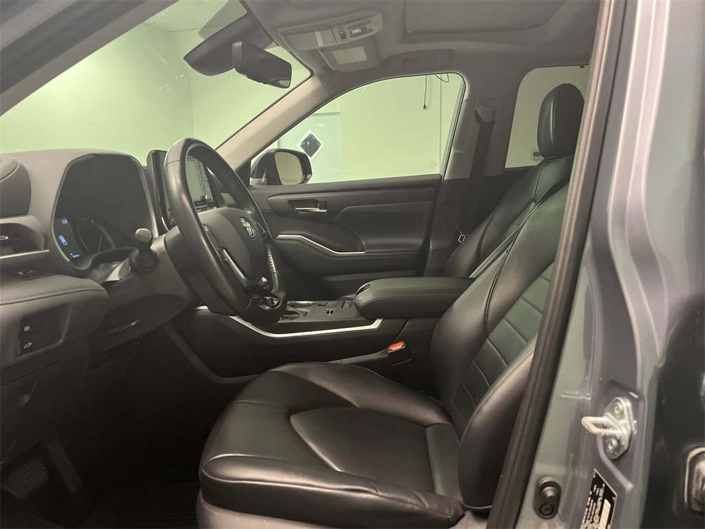 2021 Toyota Highlander XLE photo 11