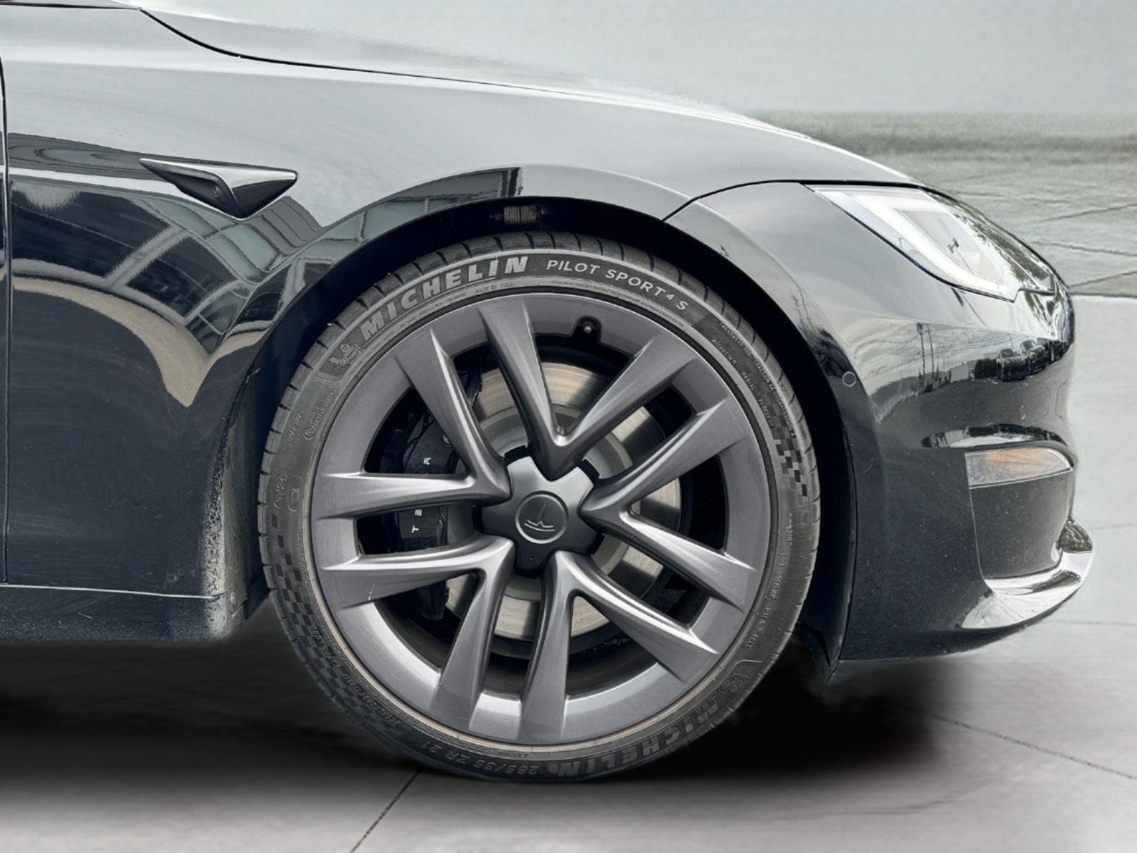 2022 Tesla Model S Plaid photo 52