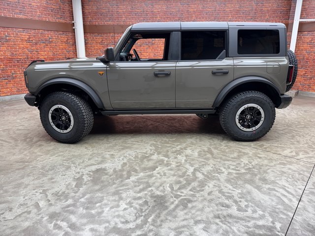 2025 Ford Bronco Badlands photo 2