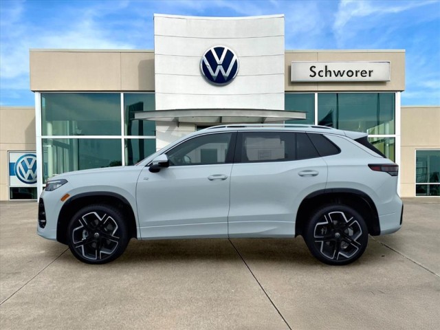 2026 Volkswagen Tiguan SEL R-LINE TURBO's photo