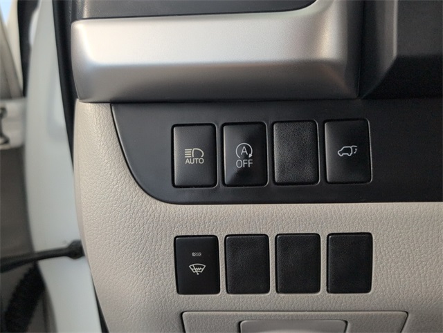 2019 Toyota Highlander LE Plus photo 22