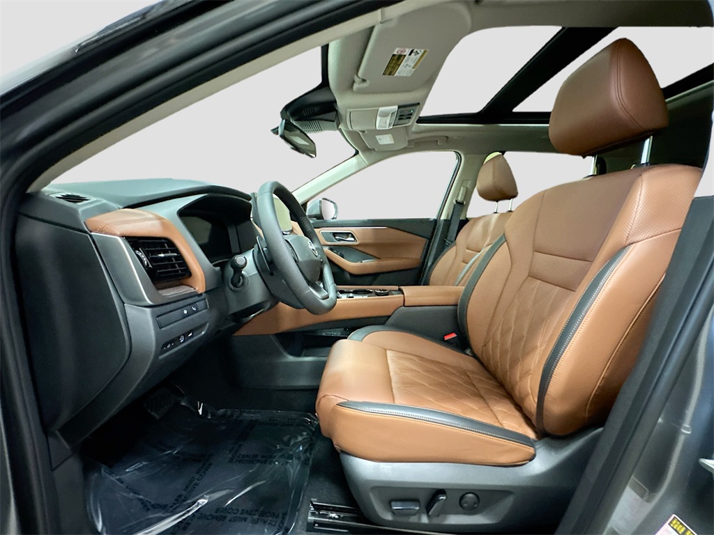 2026 Nissan Rogue Platinum photo 5