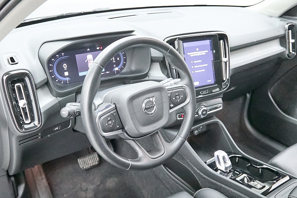 2024 VOLVO XC40 - Image 12