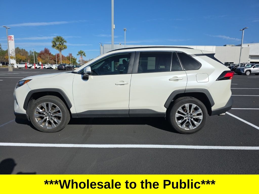 2022 Toyota RAV4 XLE Premium photo 3