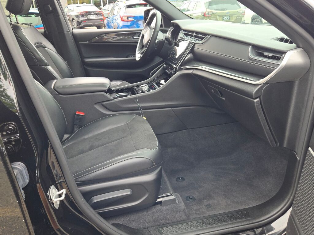 2022 Jeep Grand Cherokee Altitude photo 4