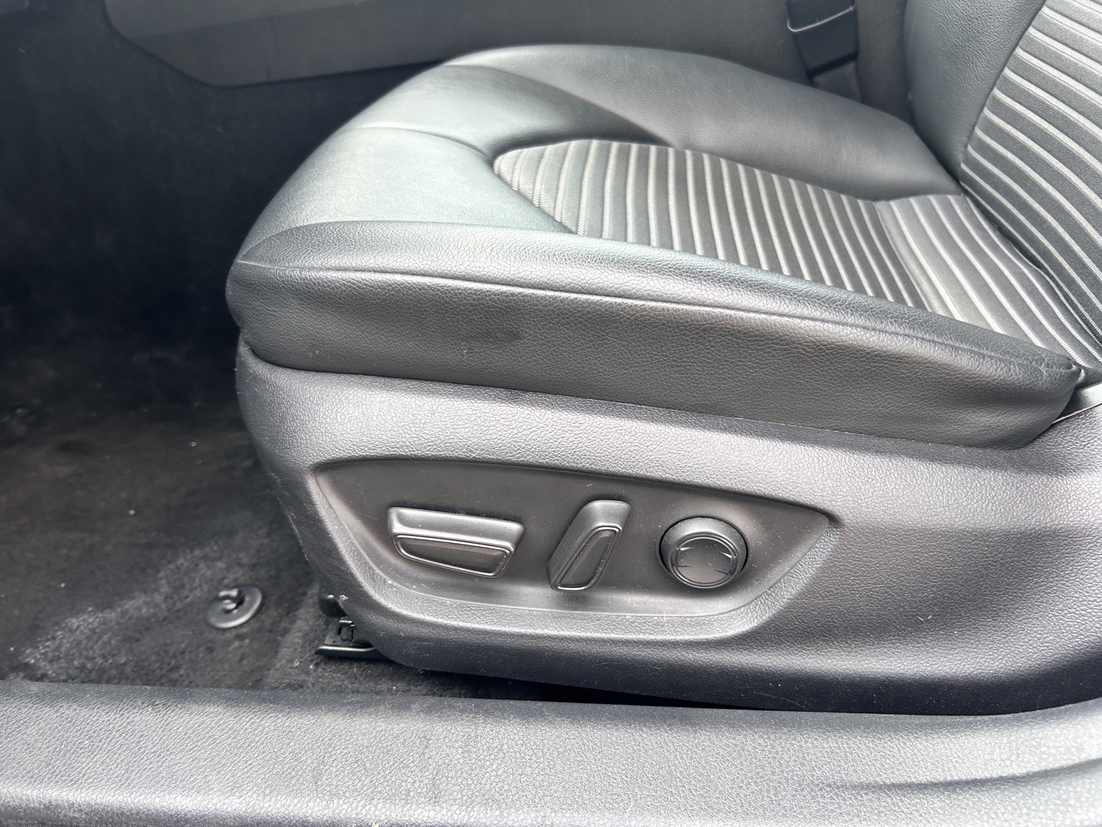 2022 Toyota Camry SE photo 18
