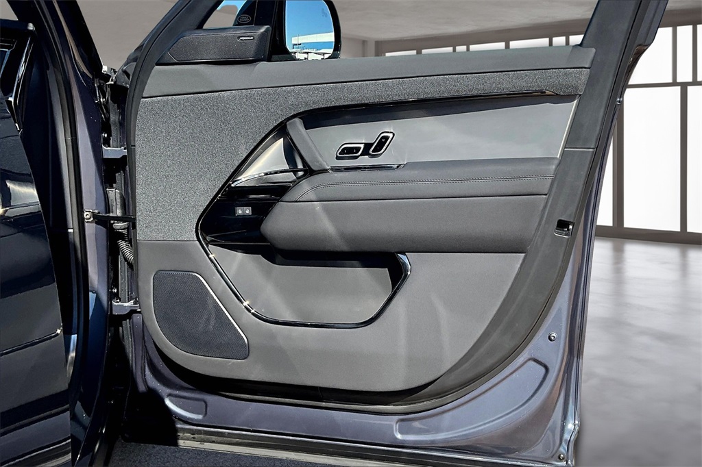 2025 Land Rover Range Rover Sport SE photo 19