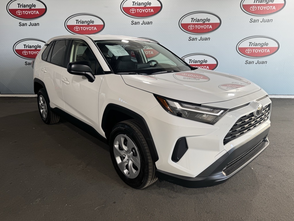 2025 Toyota RAV4 LE photo 3