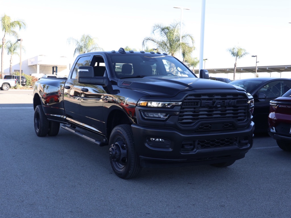 New 2026 Diamond Black Crystal Pearl-Coat Exterior Paint RAM Tradesman image 1