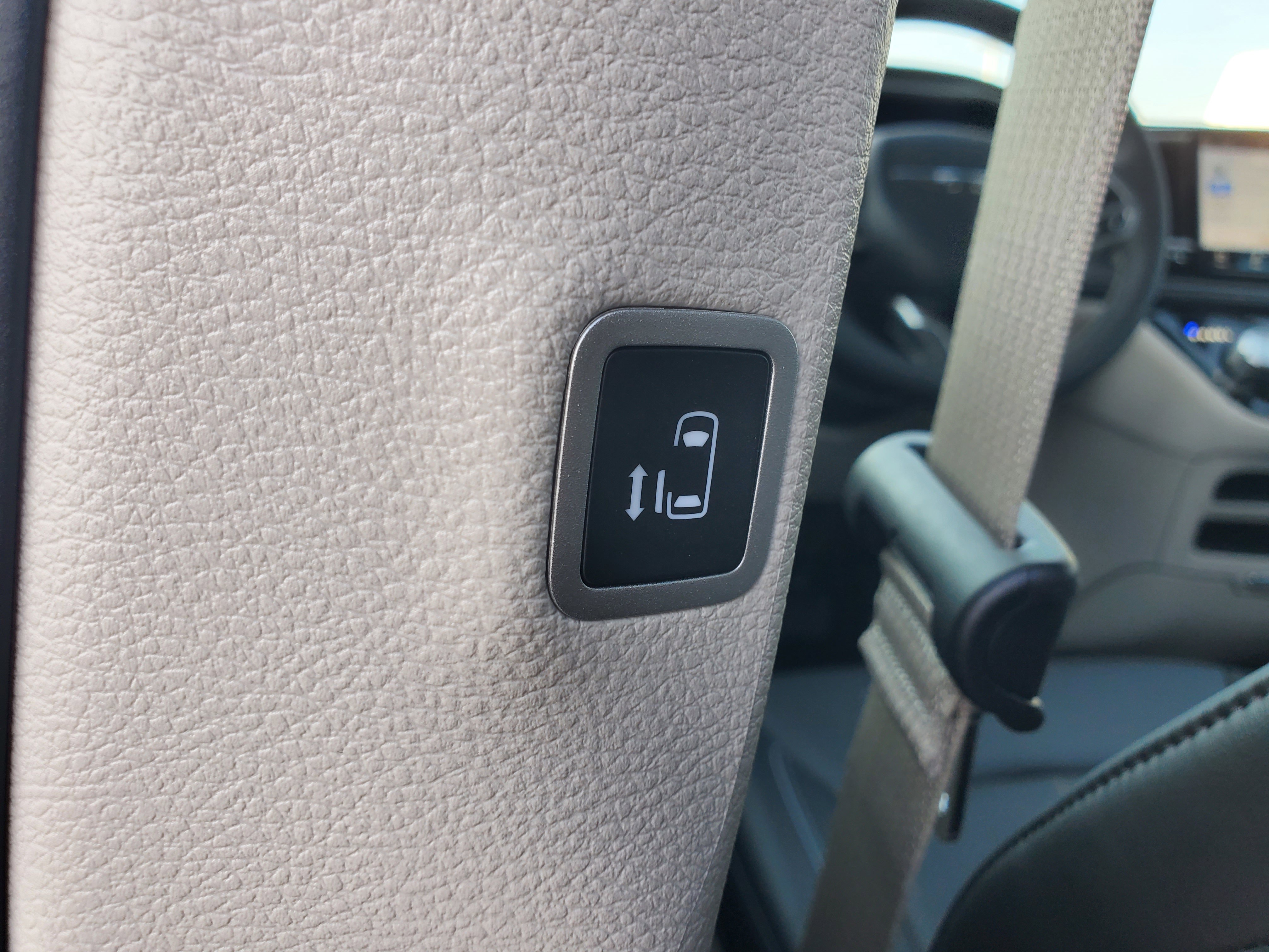 2024 Chrysler Pacifica Touring L photo 8