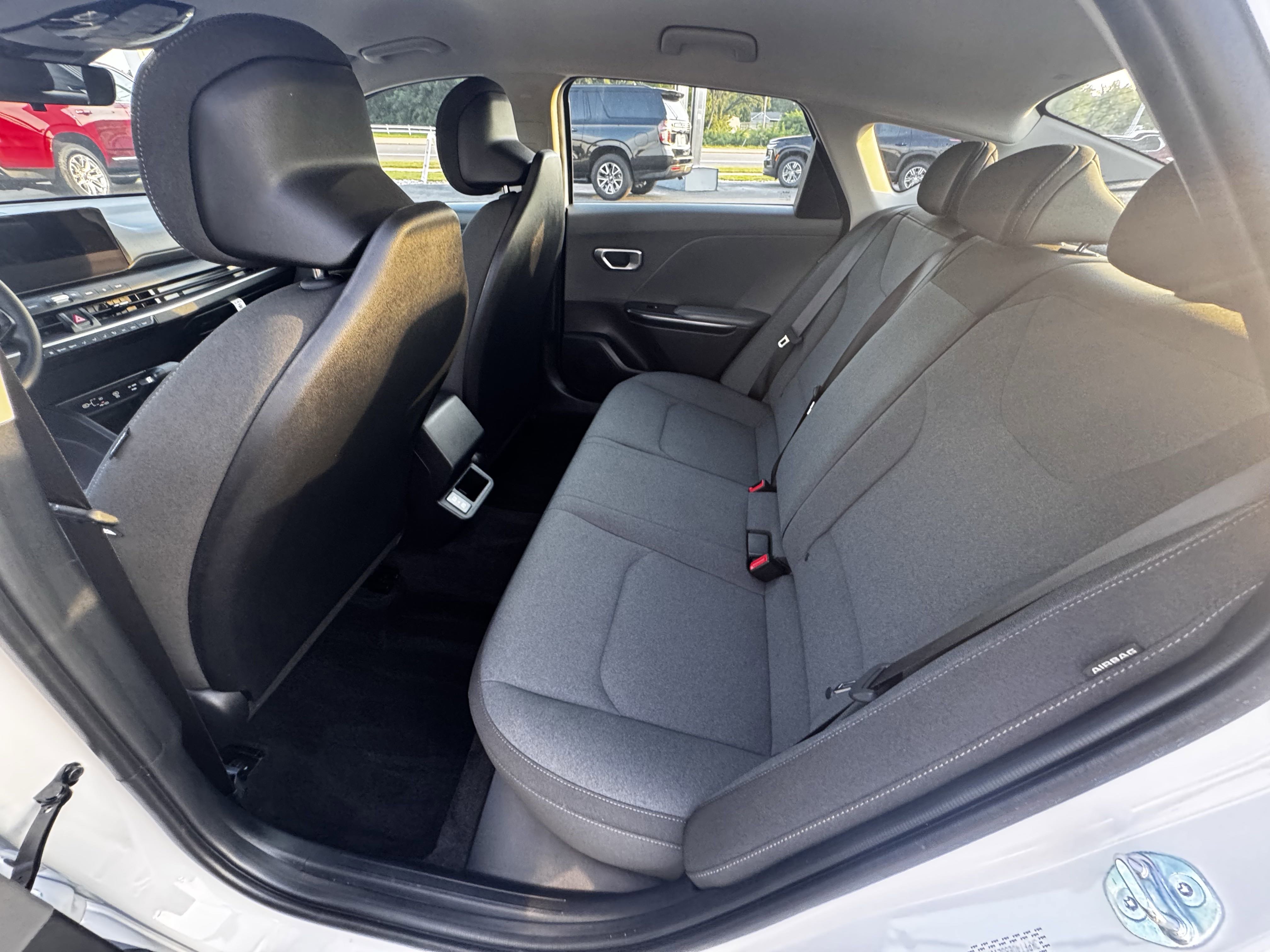 2025 Kia K4 LXS photo 2