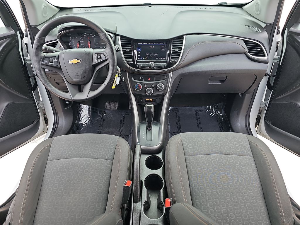 2022 Chevrolet Trax LS photo 9