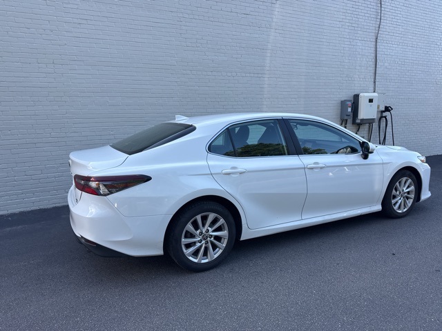 2023 Toyota Camry LE photo 3