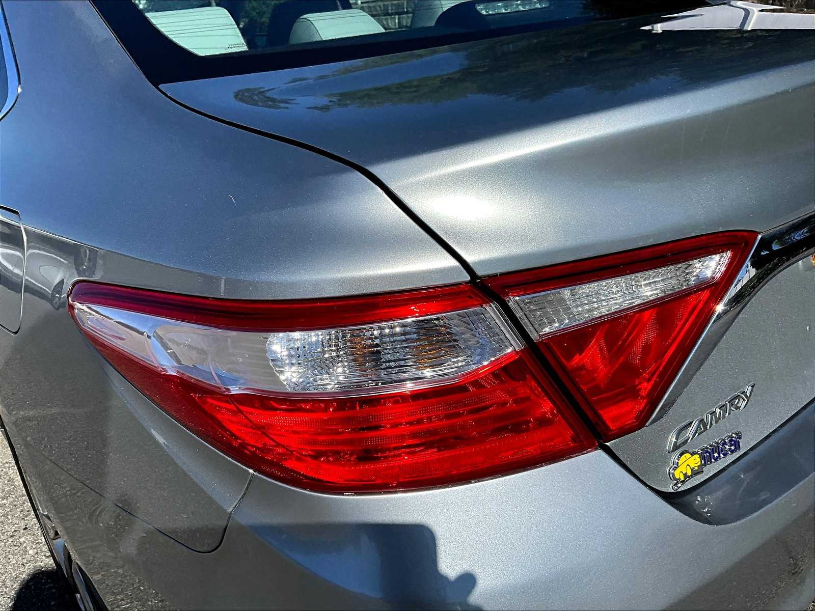 2016 Toyota Camry XLE photo 33