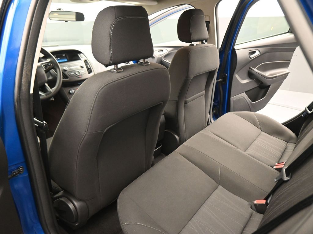 2018 Ford Focus SE photo 36