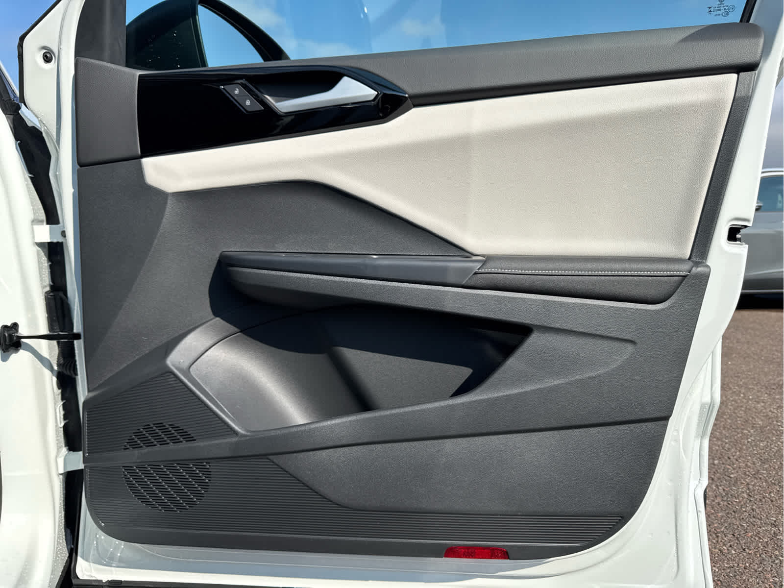 2025 Volkswagen Taos S photo 32