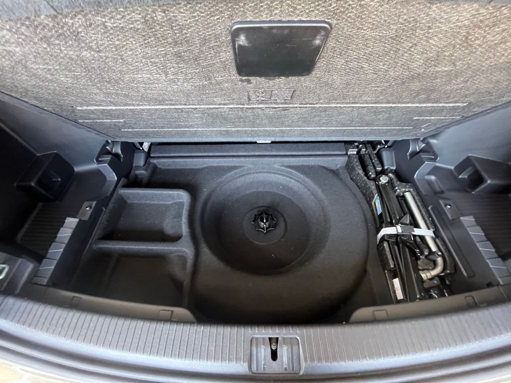 2025 Volkswagen Atlas Peak Edition SE photo 28