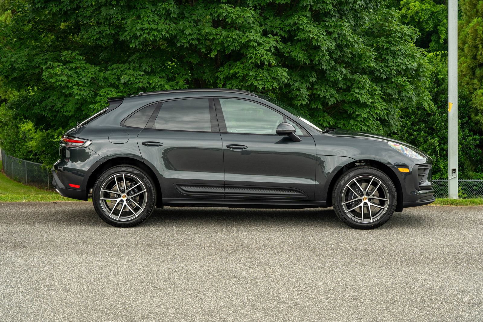 2025 Porsche Macan Base photo 7
