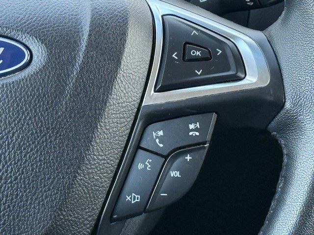 2022 Ford Edge SEL photo 25