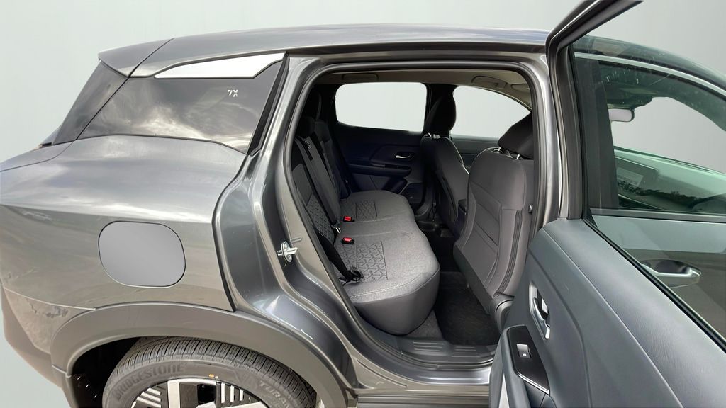 2025 Nissan Kicks SV photo 13