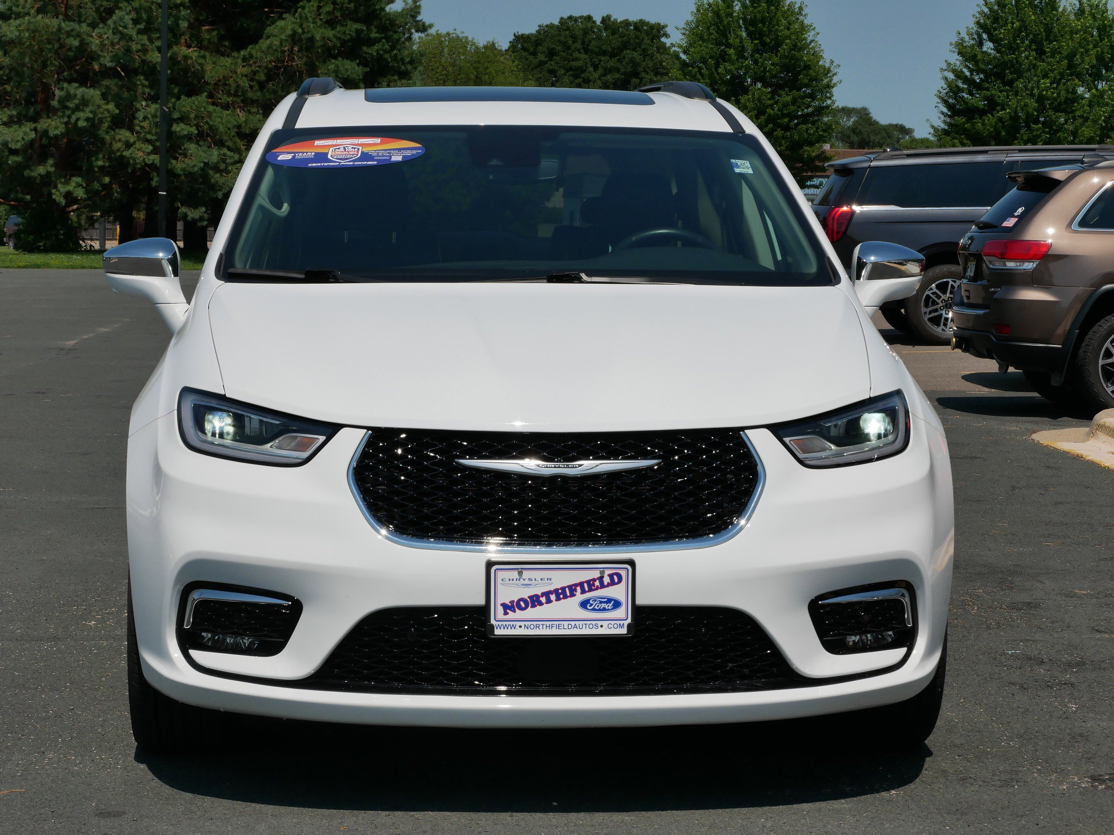 2022 Chrysler Pacifica Limited photo 3