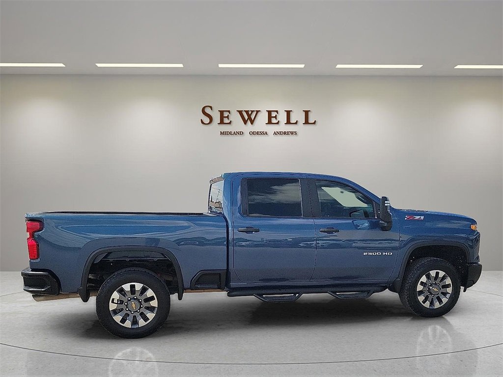2024 Chevrolet Silverado 2500HD Custom photo 5