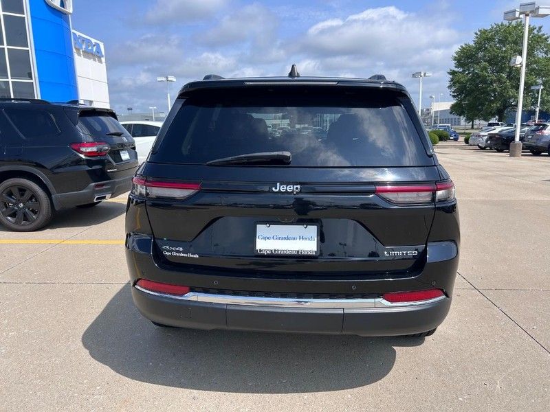 2023 Jeep Grand Cherokee Limited photo 3