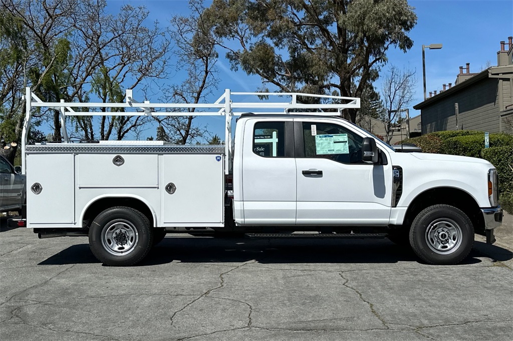 2025 Ford F-250 photo 3