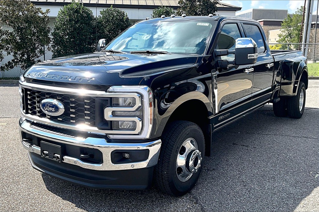 2026 Ford F-350 Super Duty Lariat's photo