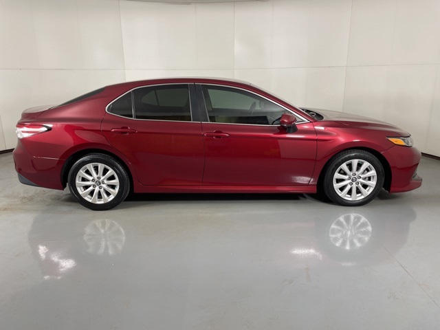 2018 Toyota Camry LE photo 9