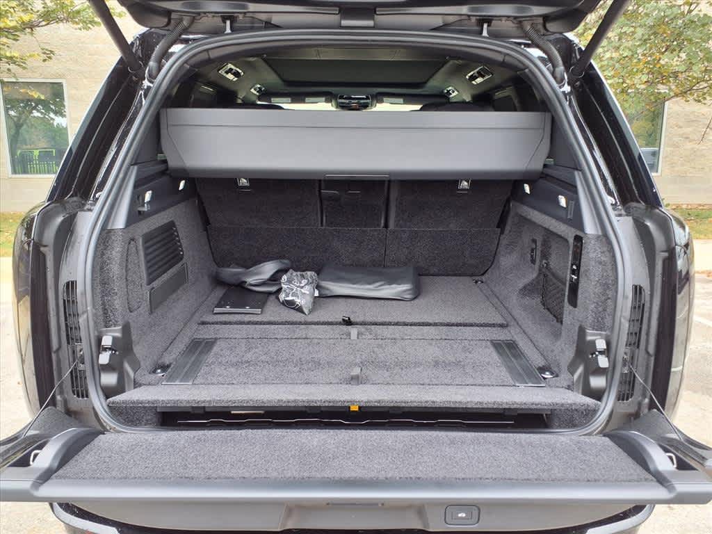 2025 Land Rover Range Rover SV - Photo 25