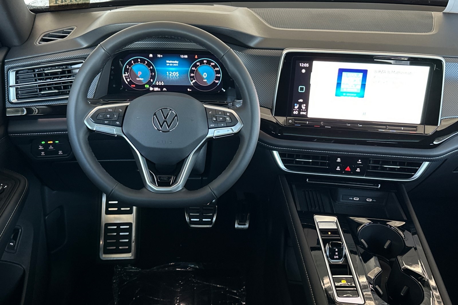 2026 Volkswagen Atlas Cross Sport SEL Premium R-Line photo 14
