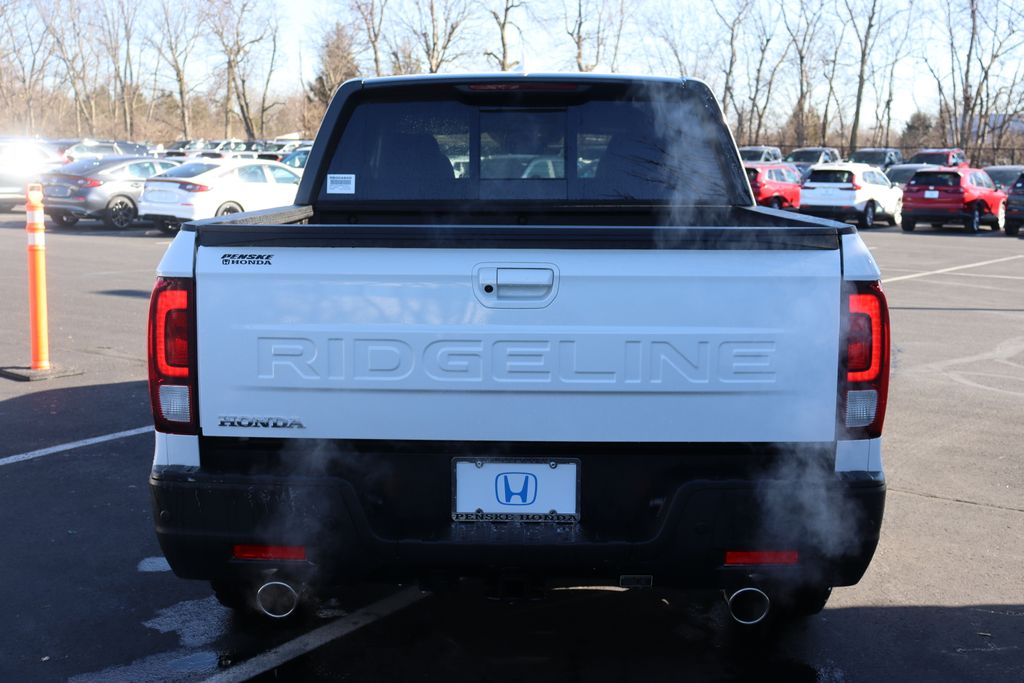 2026 Honda Ridgeline Black Edition photo 4