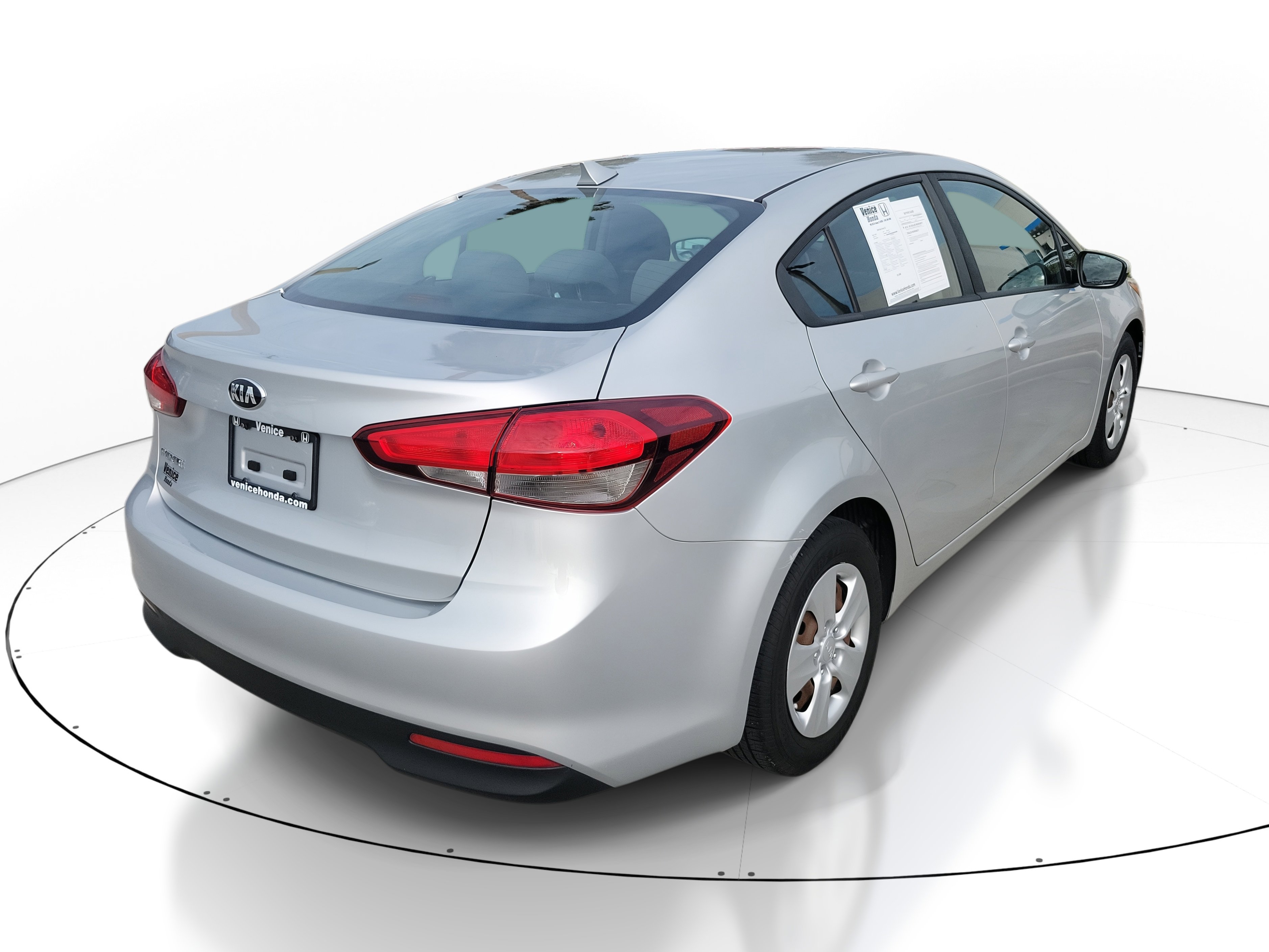 2018 Kia Forte LX Base photo 3