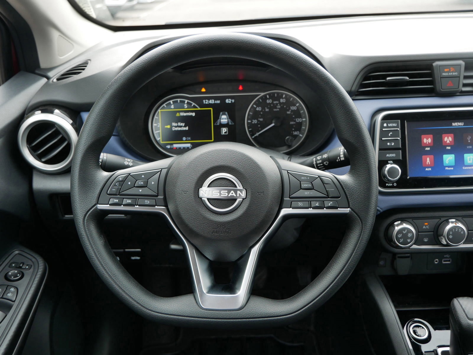 2025 Nissan Versa 1.6 SV photo 10