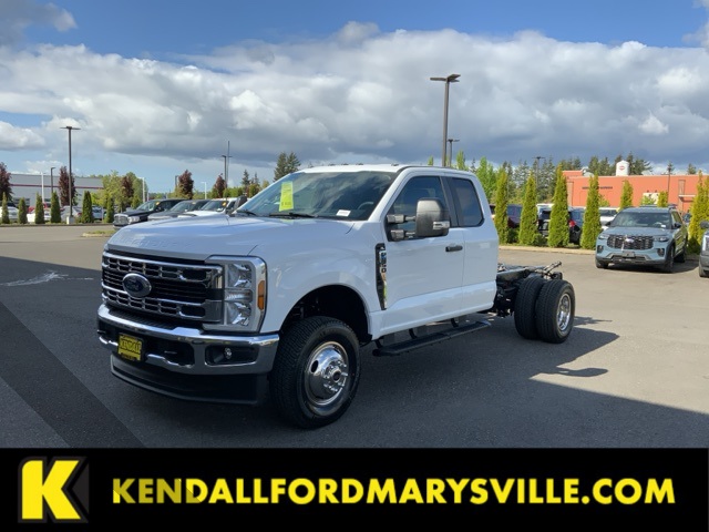 2025 Ford F-350 Super Duty Chassis Cab XL's photo