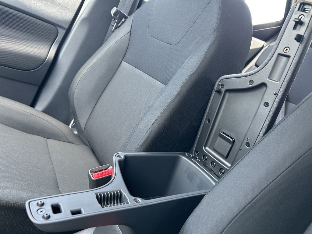 2025 Nissan Kicks Play S photo 29