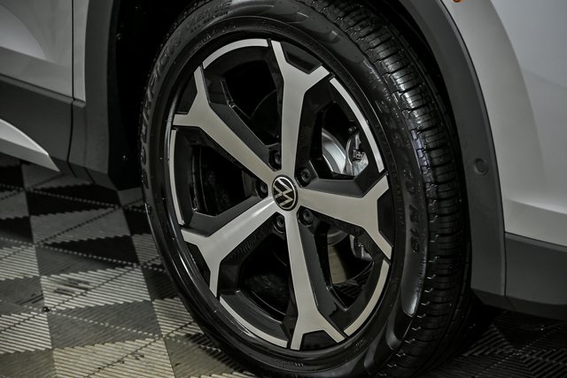 2025 Volkswagen Tiguan SE photo 4