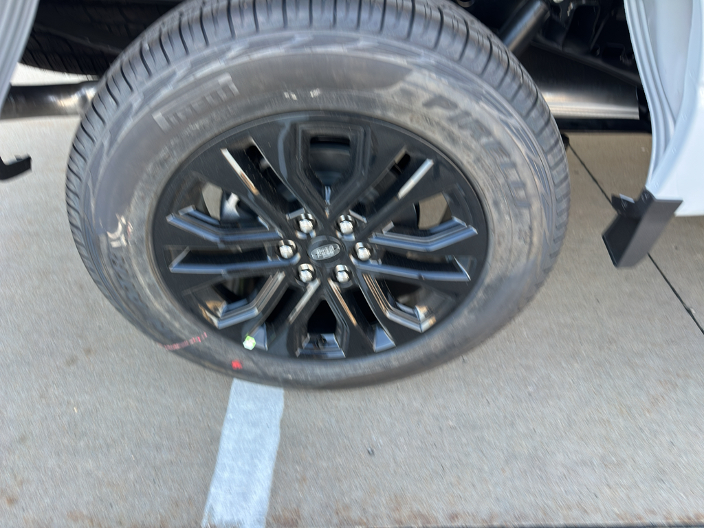 2025 Ford F-150 XLT photo 17