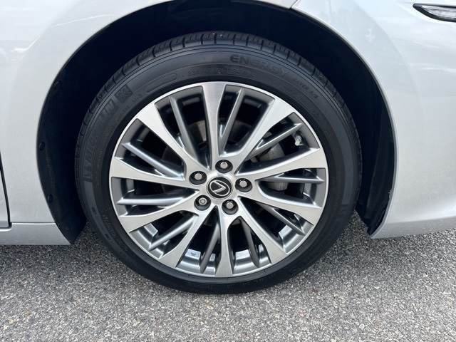 2019 Lexus ES 350 Luxury photo 9