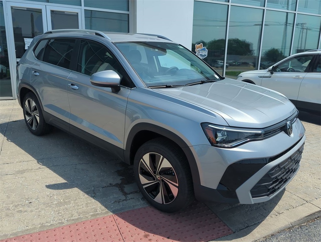 2025 Volkswagen Taos SE photo 2