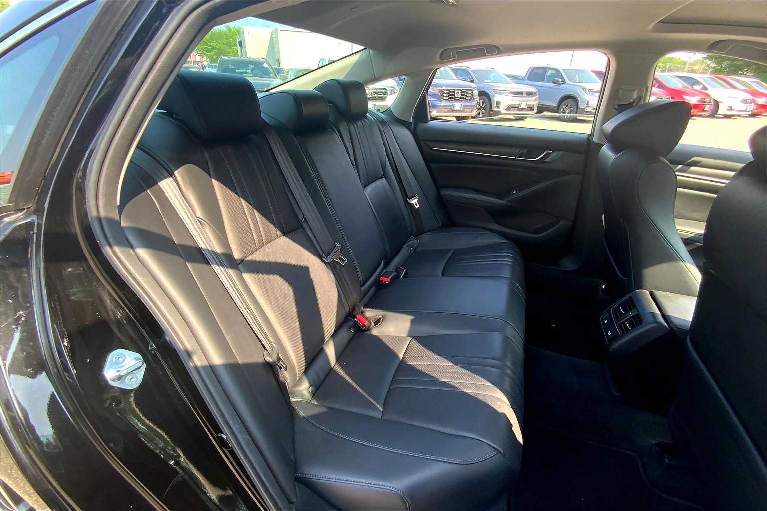 2022 Honda Accord Hybrid EX-L photo 17