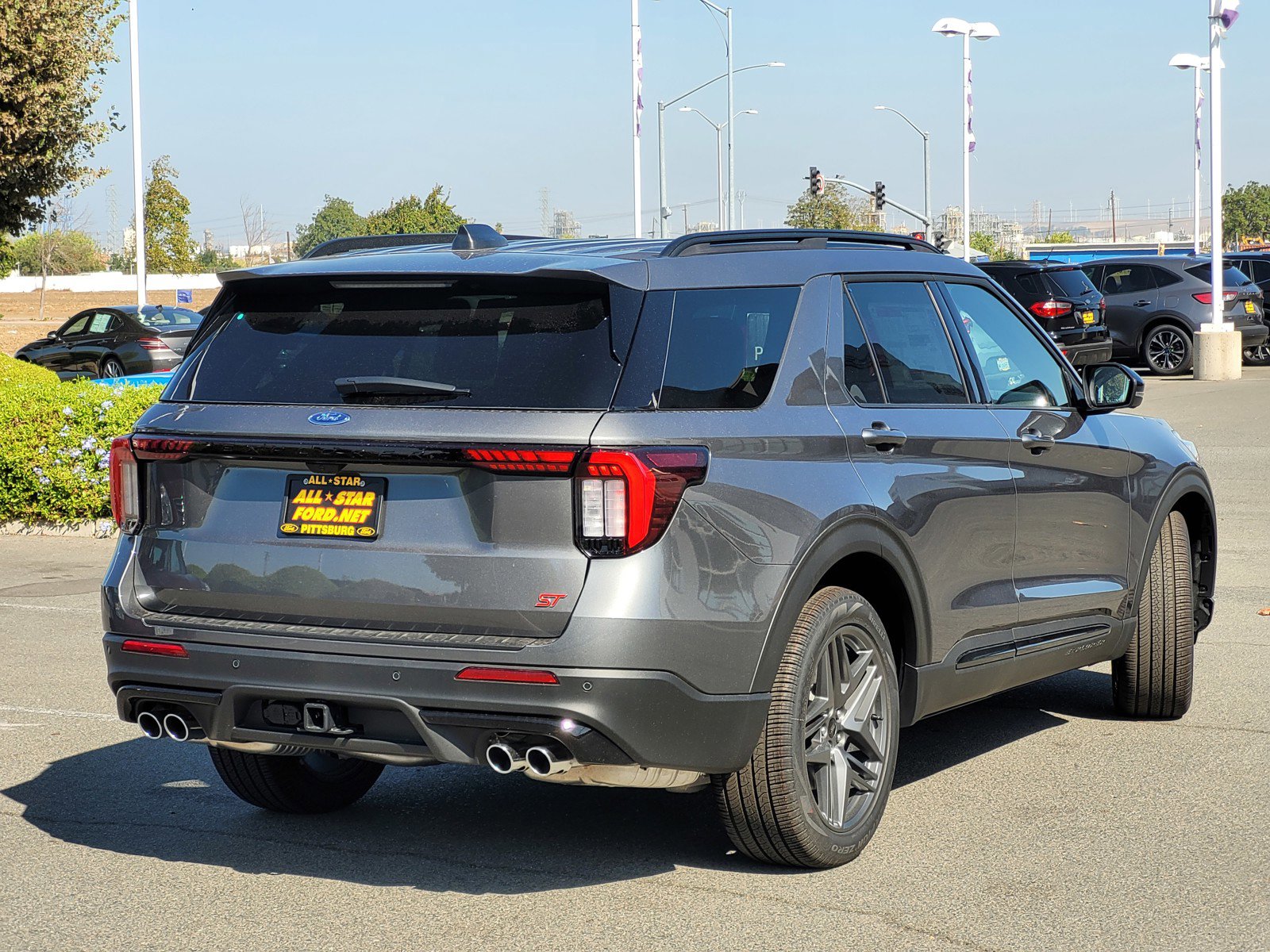 2025 Ford Explorer ST photo 2